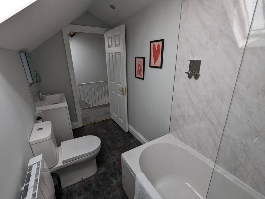 31 High Street - Modern & Stylish 2-Bed Apartment - Inc Parking Husbands Bosworth Zewnętrze zdjęcie